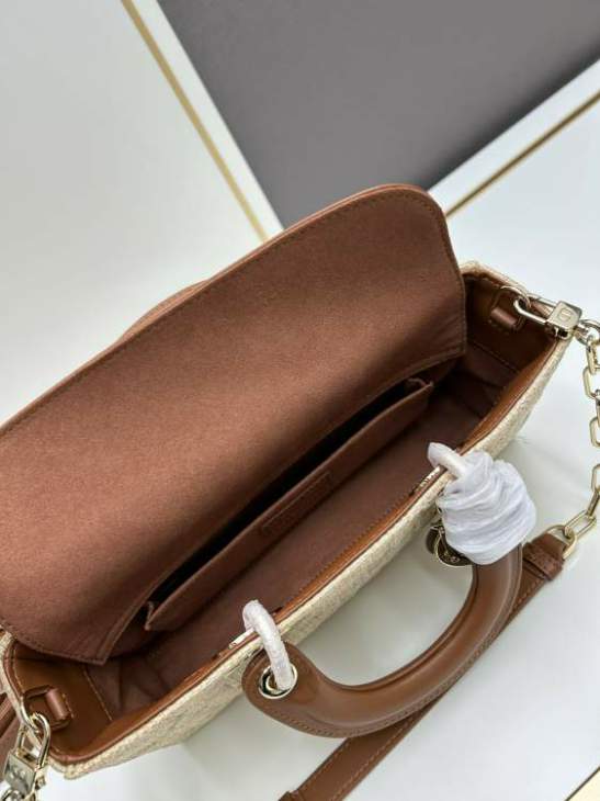 Picture of Dior Handbags _SKUfw239217167fw